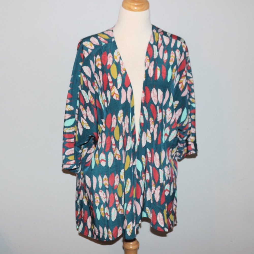New LulaRoe Lindsay Kimono/Cover Up Open Front Sie M  NWOT